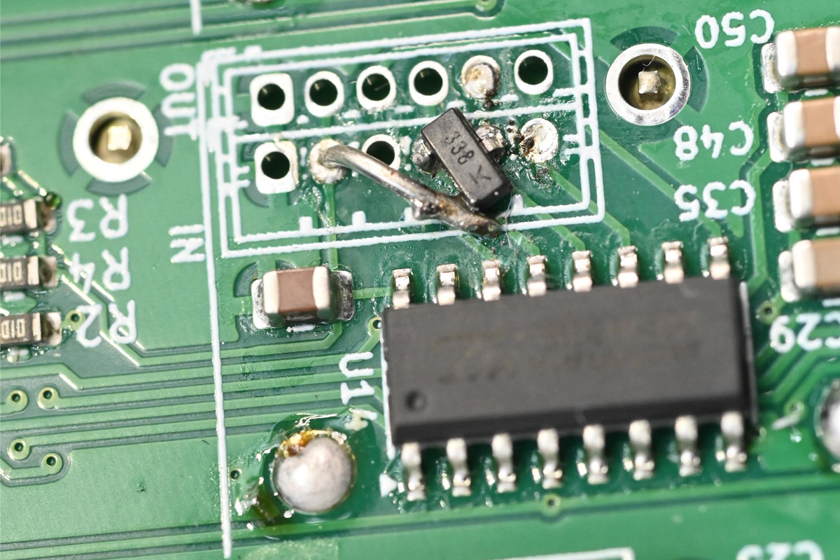 P-channel mosfet fitted to latch signal