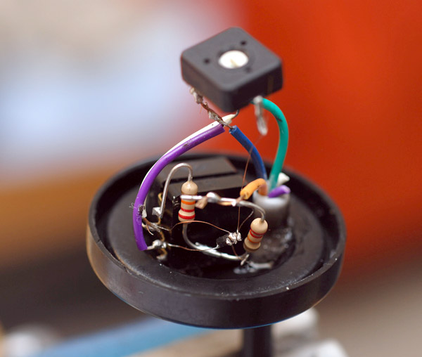 The op amp is suspended between various bits of thin wire