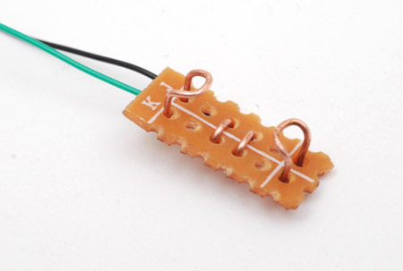 Battery holder made from copper wire and protoboard