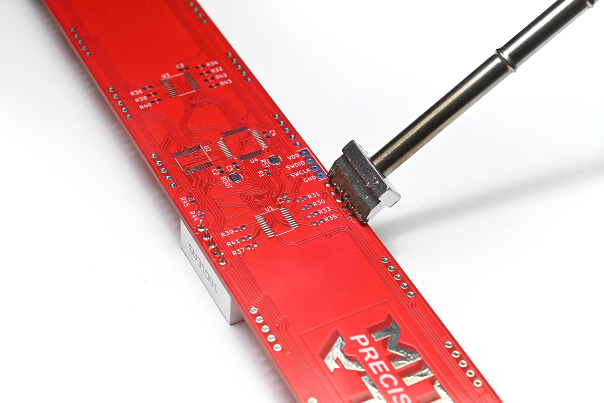 Holding the spade bit against the pins of a digit