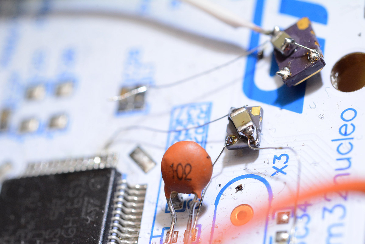 TCXO reverse-mounted with fine wire onto the STM32 dev board