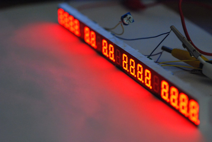 Display test of the glued-together clock