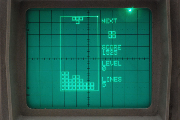 Oscilloscope screenshot of Tetris, with four rows cleared and a correspondingly higher score