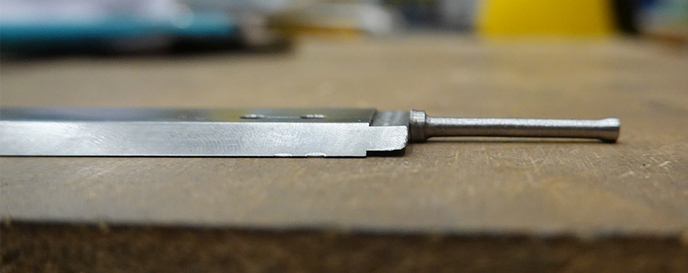 Alignment of the handle and the blade