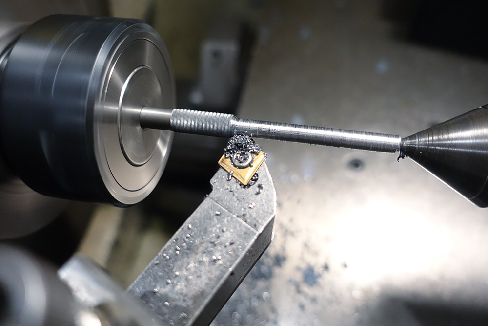 Turning down a long thin part supported by the tailstock