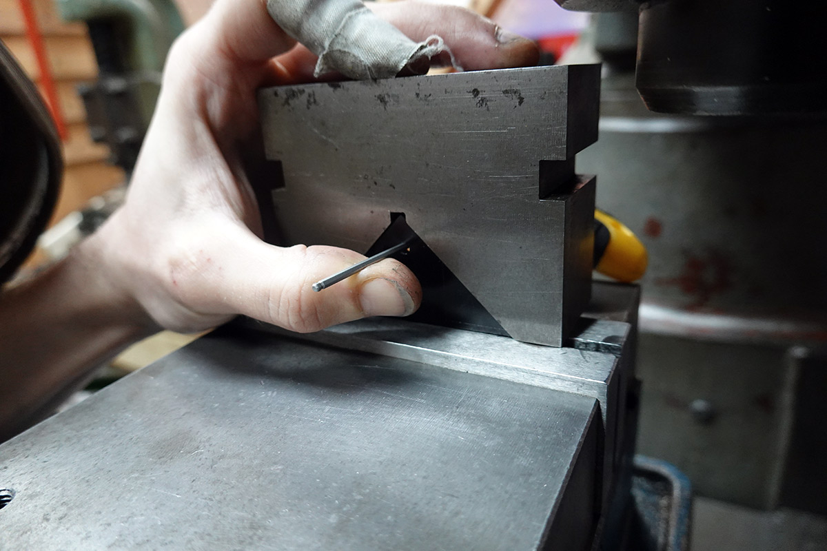 Aligning the plate in the vice using a bigger V-block
