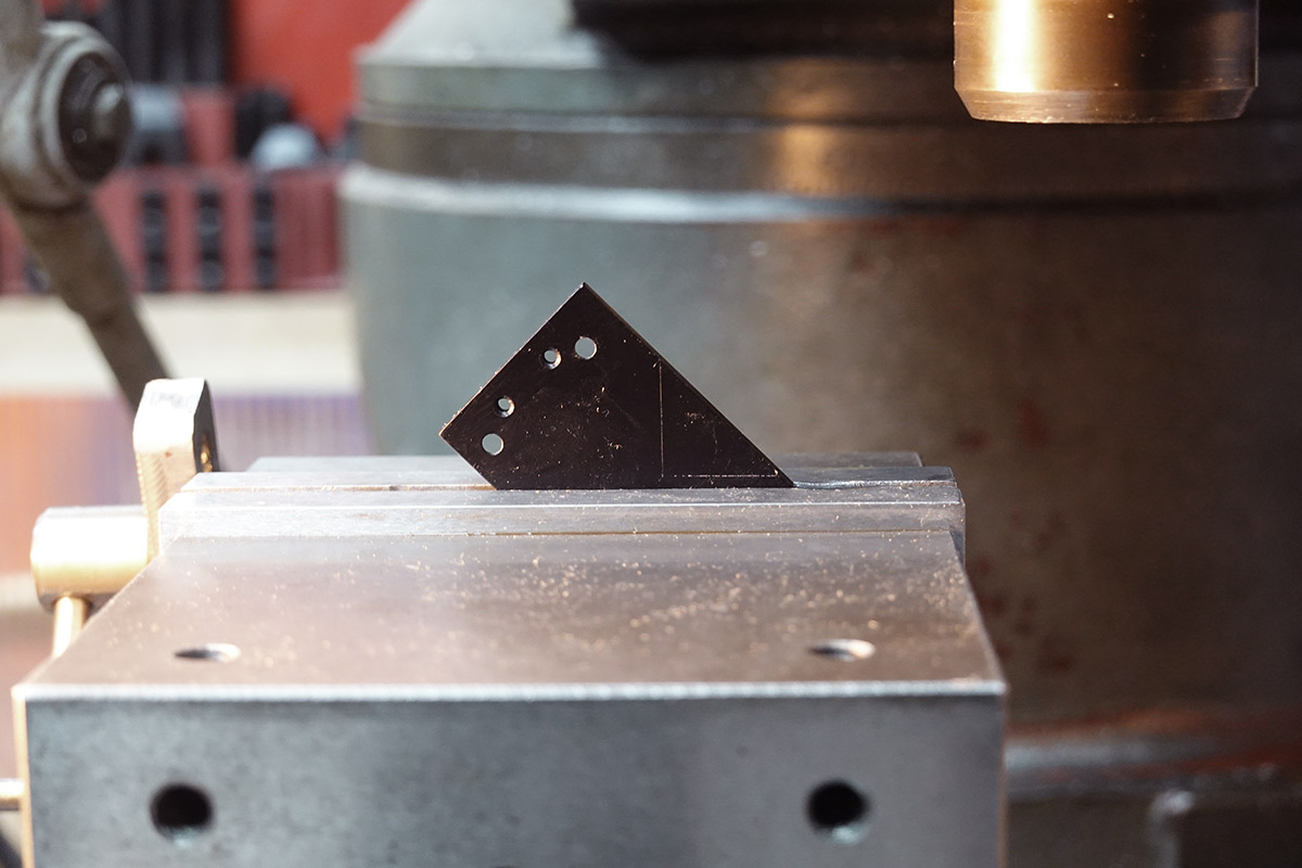 Plate in the vice, scribed lines are parallel/perpendicular to the jaw