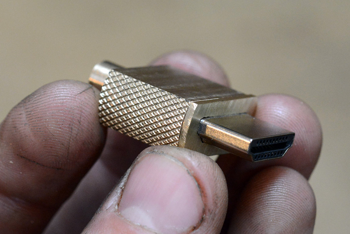 Construction shot of knurled HDMI connector