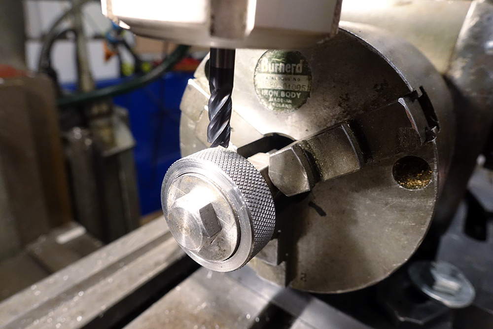 Knurled steel held on an arbor in the indexing head, with end mill poised to make some flats