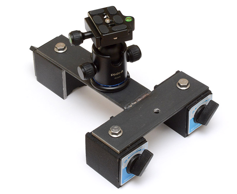 The magnetic tripod, three switchable magnets and an off-the-shelf tripod head