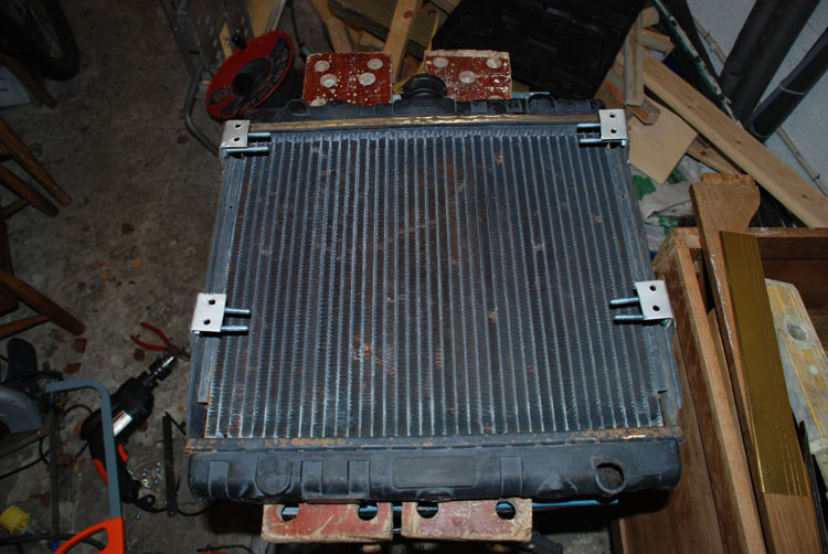 Brackets attached to the radiator in order to mount it