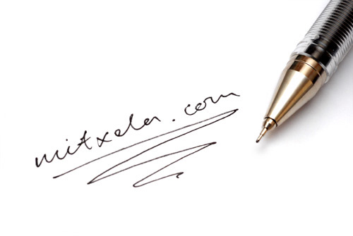 mitxela.com written with the working ballpoint pen