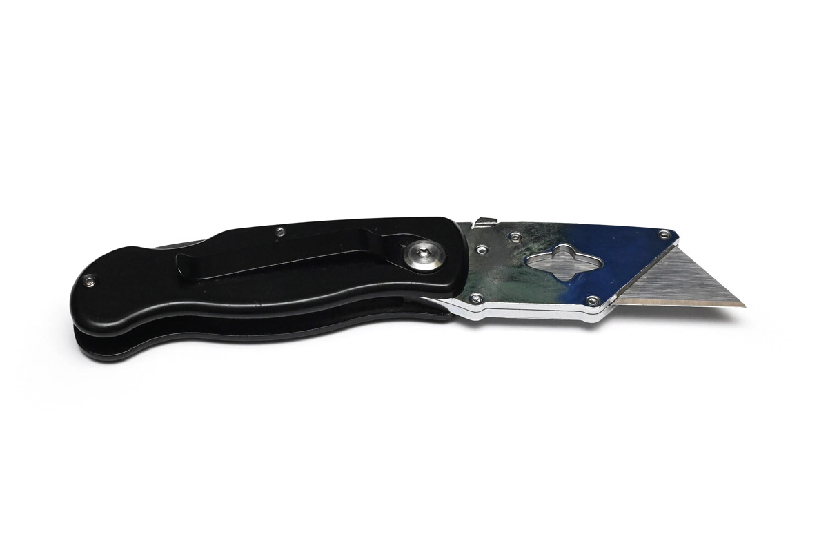 Blade holder of new knife