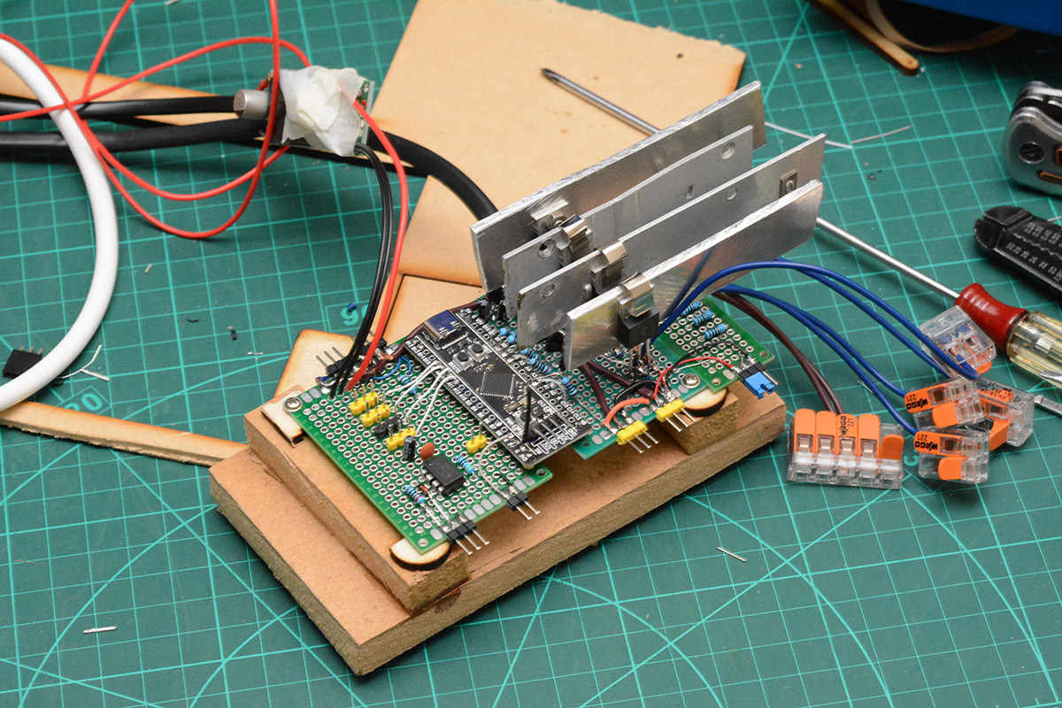 Circuit with heatsinks and mounted onto wooden platform