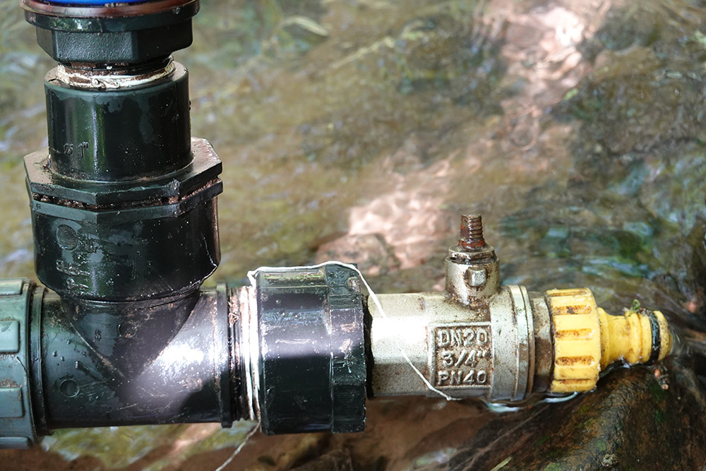 Closeup of the output valve, missing handle